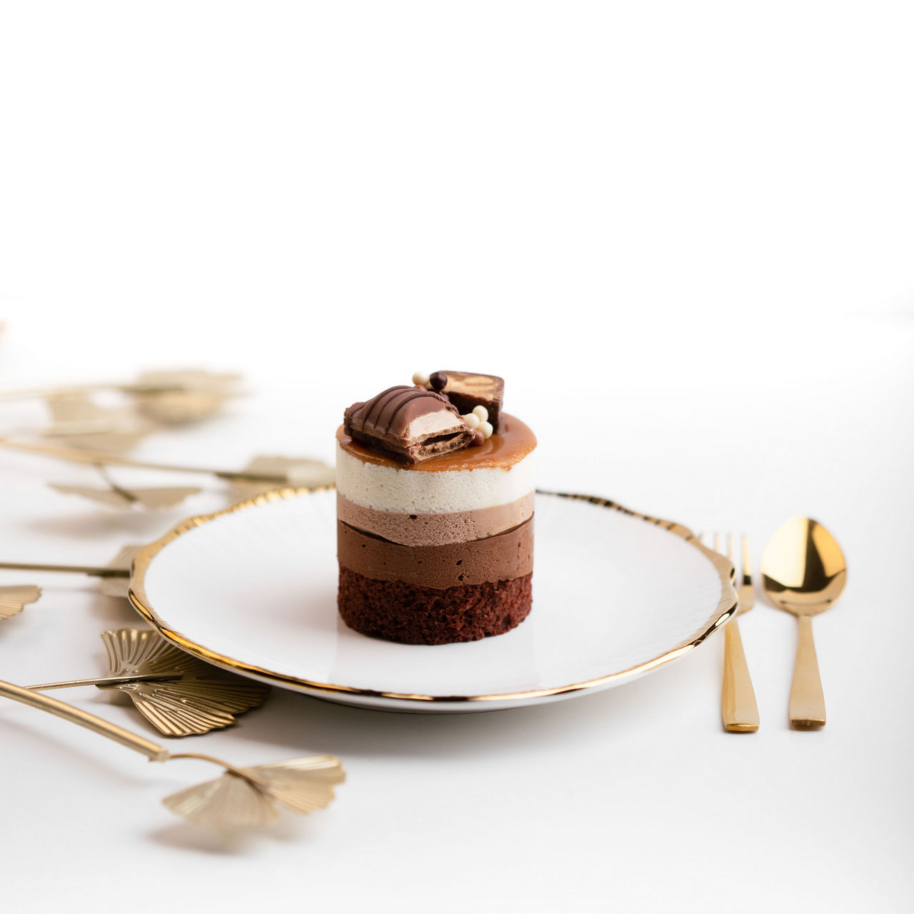 Tort mousse cu trei feluri de ciocolată